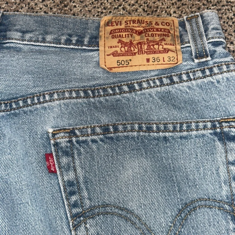 Levis 505 Regular Fit Jeans Mens 36x32 Light Wash Blue Denim Straight Leg Cotton